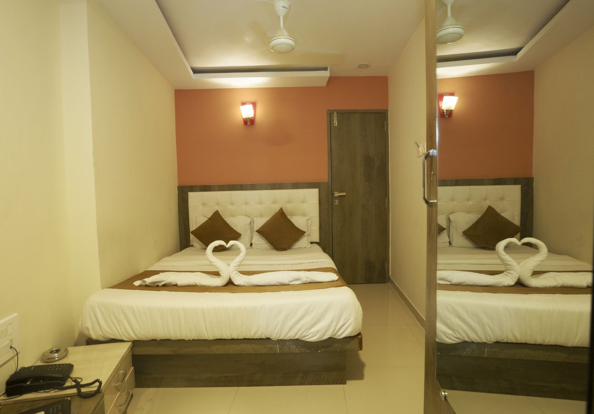 Hotel Grace Inn Mumbai Exteriör bild