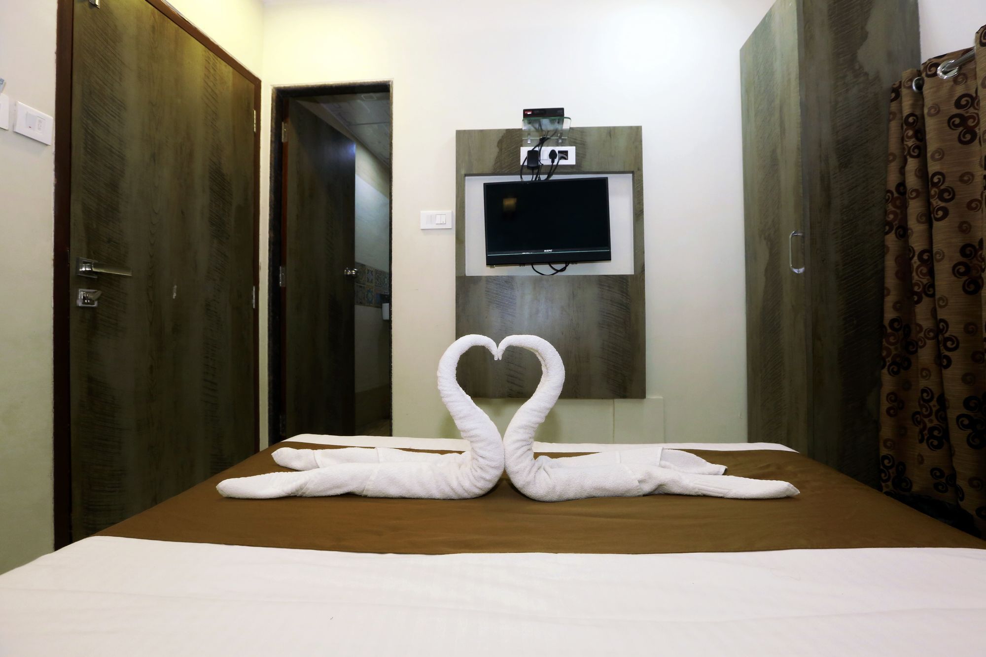 Hotel Grace Inn Mumbai Exteriör bild