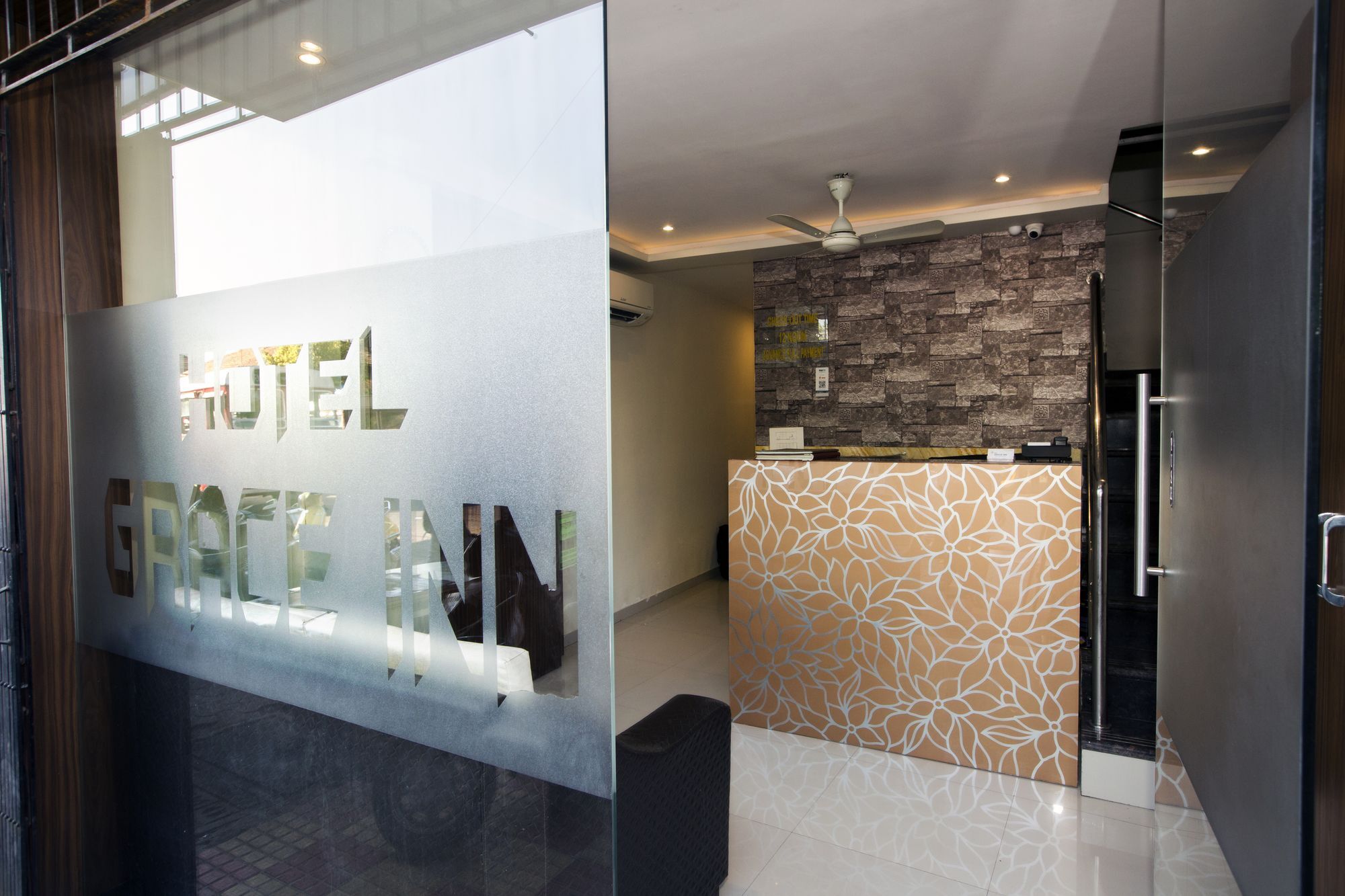 Hotel Grace Inn Mumbai Exteriör bild